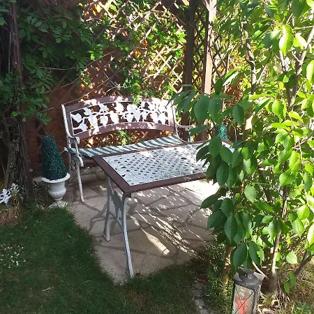 Avec Jardin Privatif アパート *